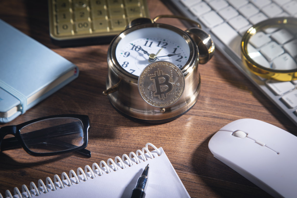 bitcoin-clock-with-calculator-other-objects-wooden-table-FILEminimizer Top Crypto Tax Compliance Service in the UK 2025 | MyCryptoTax 